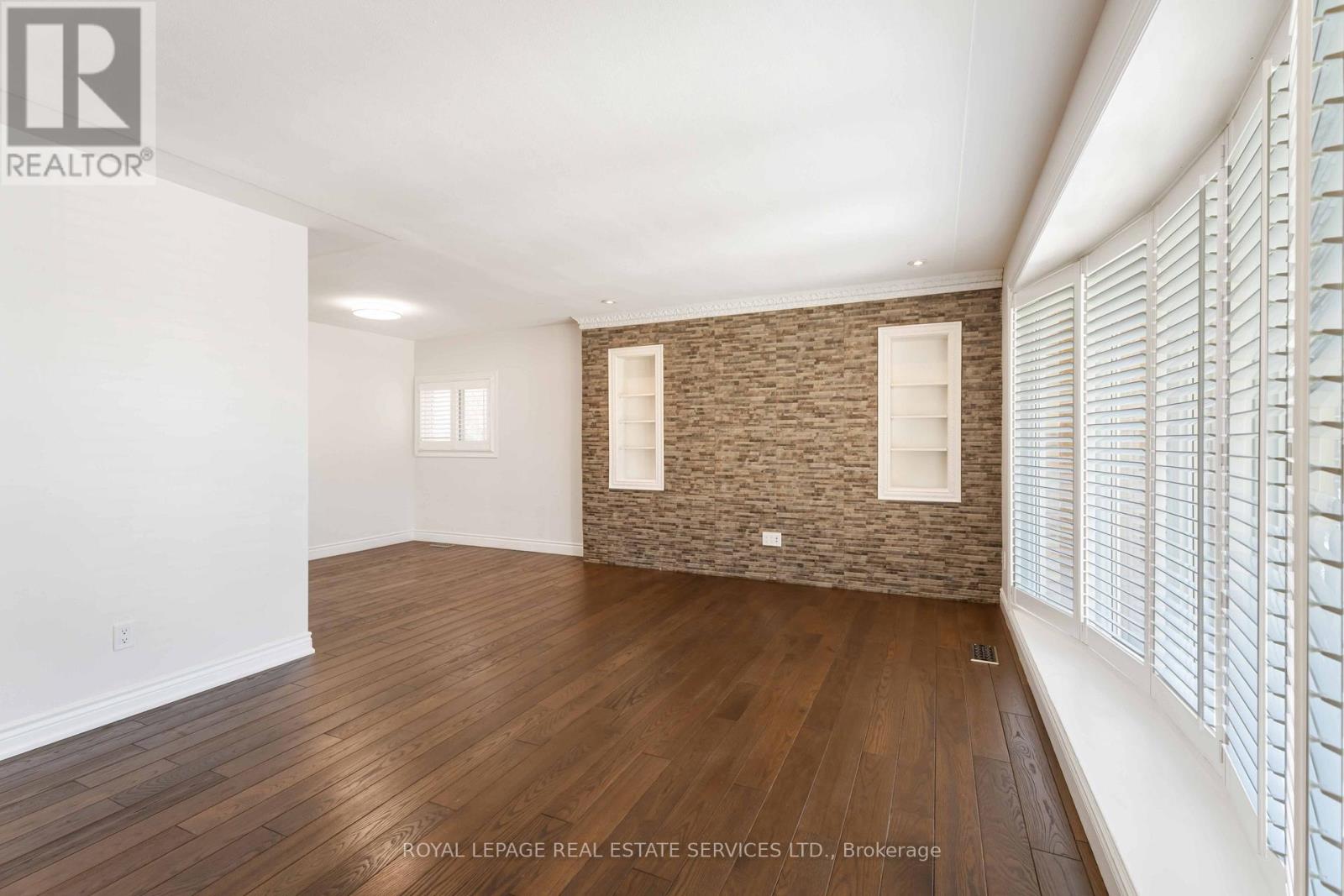 9 Isaac Court, Hamilton, Ontario  L8K 4G5 - Photo 7 - X12853406