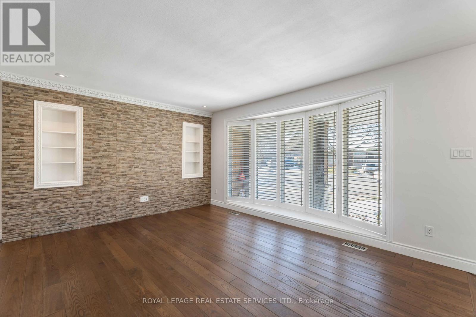 9 Isaac Court, Hamilton, Ontario  L8K 4G5 - Photo 8 - X12853406