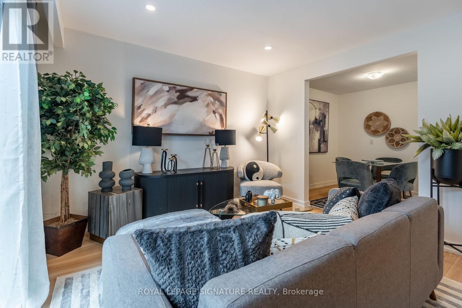 22 Woodman Drive N, Hamilton, Ontario  L8H 2M5 - Photo 3 - X12853408