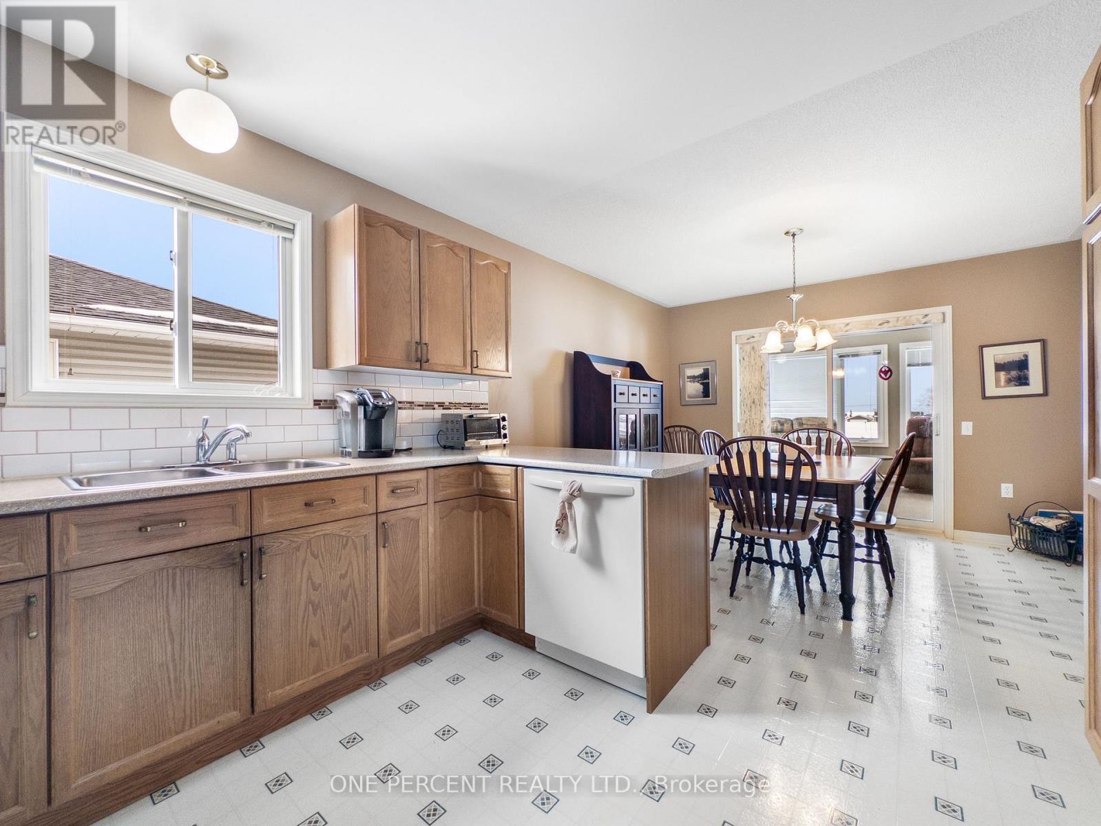 14 Elmdale Drive, Prince Edward County, Ontario  K0K 3L0 - Photo 12 - X12853468