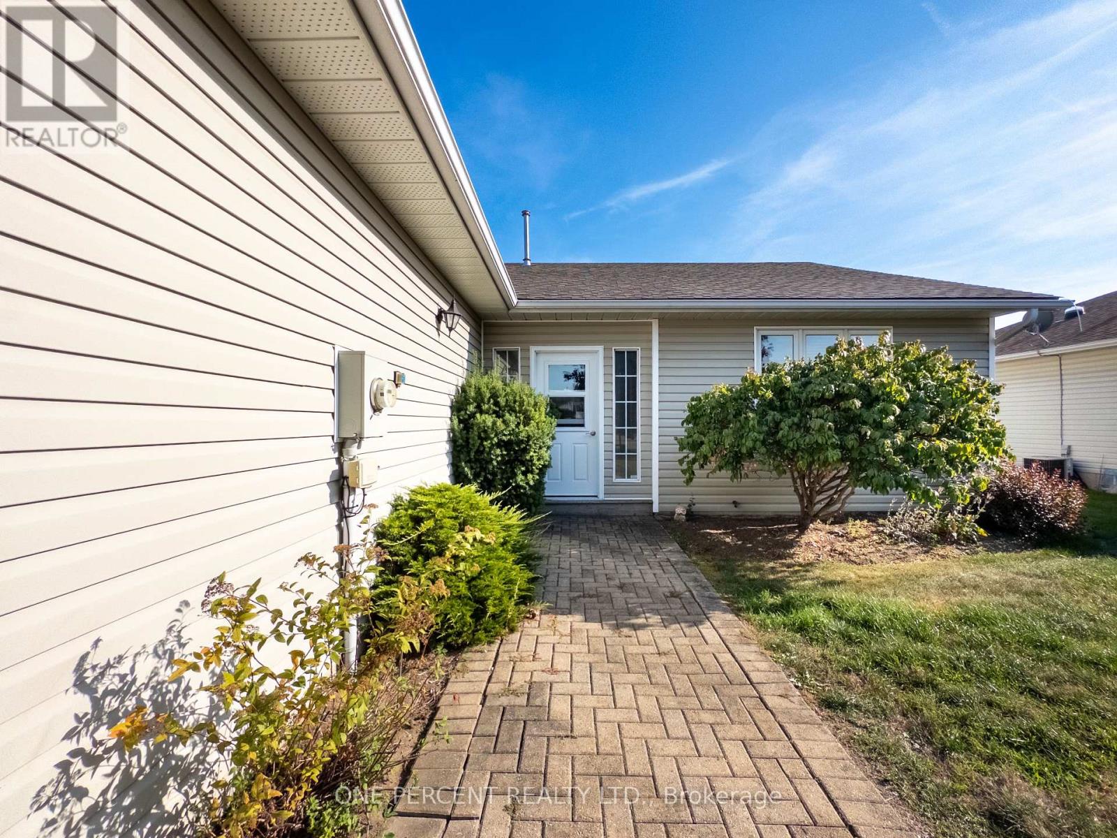 14 Elmdale Drive, Prince Edward County, Ontario  K0K 3L0 - Photo 4 - X12853468