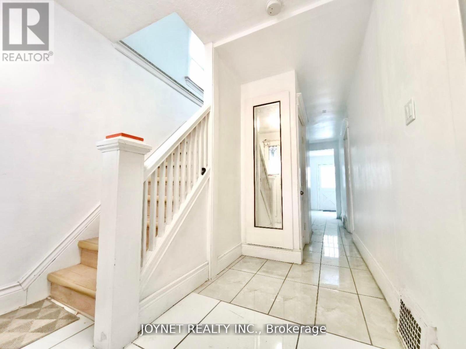 68 Barclay Street, Hamilton, Ontario  L8S 1P4 - Photo 2 - X12853530