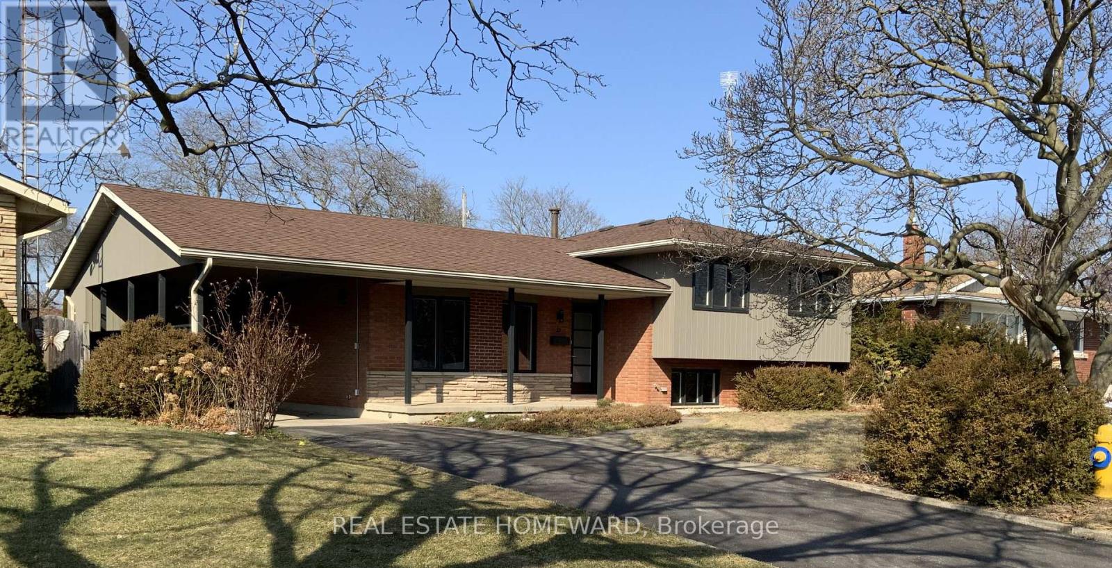 33 STRATHCONA DRIVE, St. Catharines, Ontario