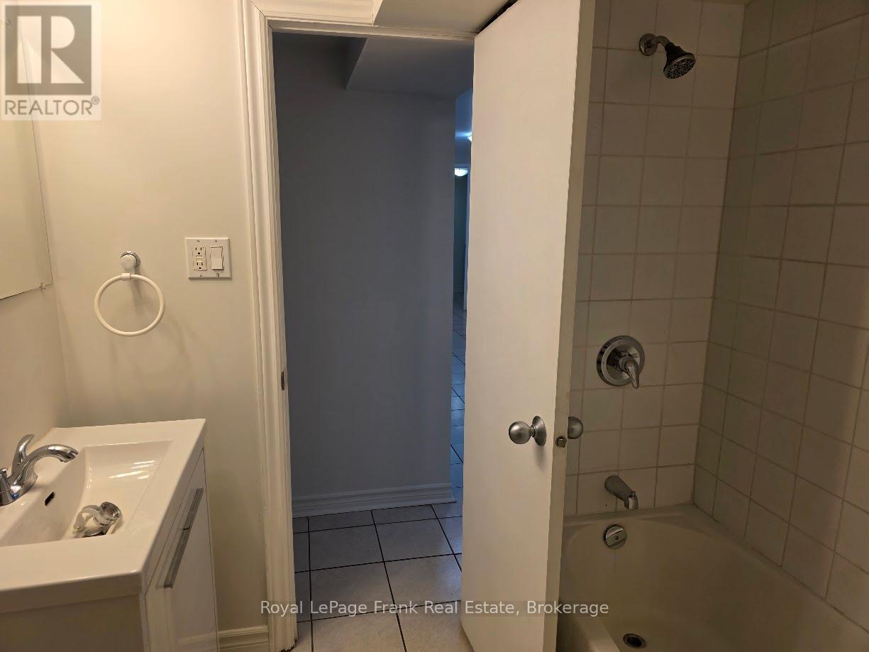 44 Billingsgate Crescent, Ajax, Ontario  L1S 2R8 - Photo 8 - E12845698