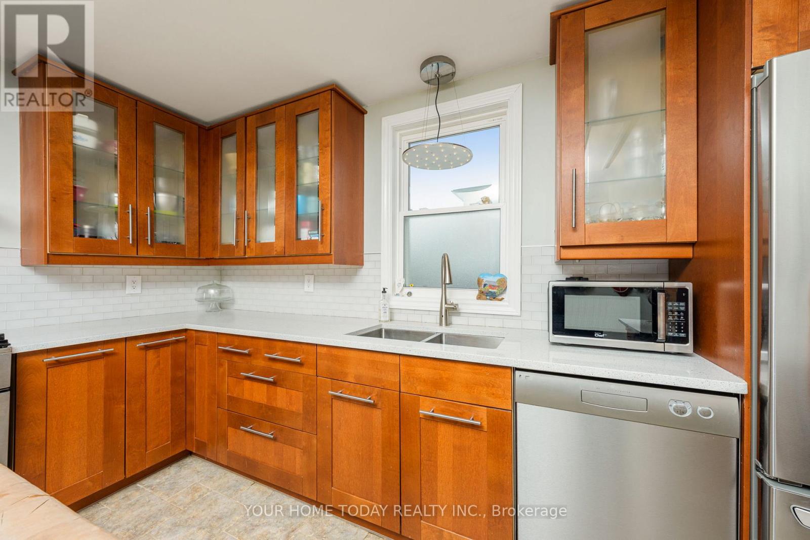 20 Elgin Street, Halton Hills (Georgetown), Ontario  L7G 3M3 - Photo 11 - W12805924