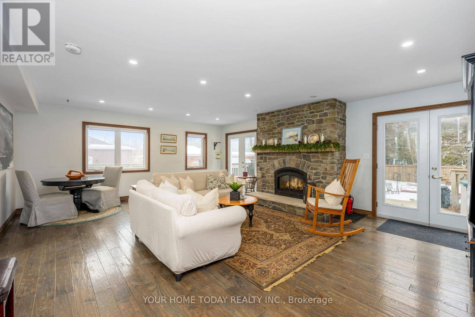 20 Elgin Street, Halton Hills (Georgetown), Ontario  L7G 3M3 - Photo 13 - W12805924