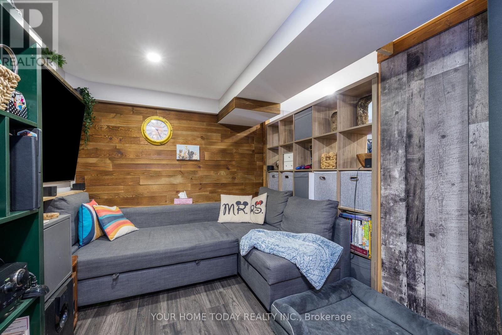 20 Elgin Street, Halton Hills (Georgetown), Ontario  L7G 3M3 - Photo 34 - W12805924