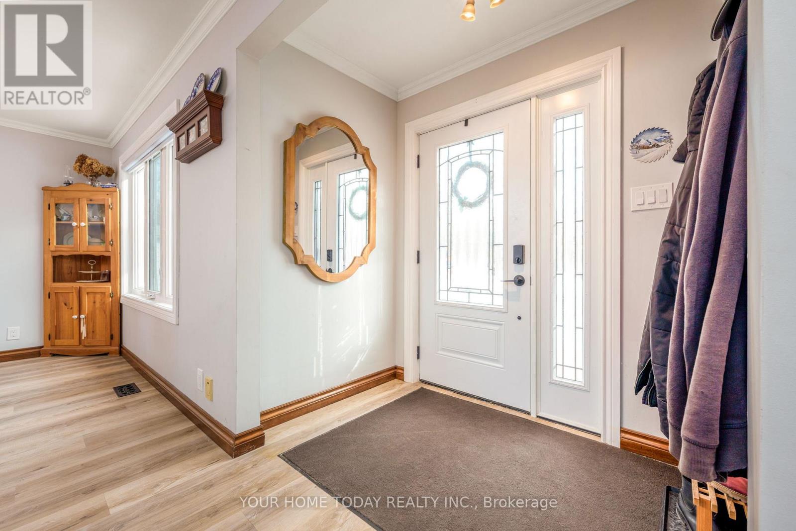 20 Elgin Street, Halton Hills (Georgetown), Ontario  L7G 3M3 - Photo 3 - W12805924