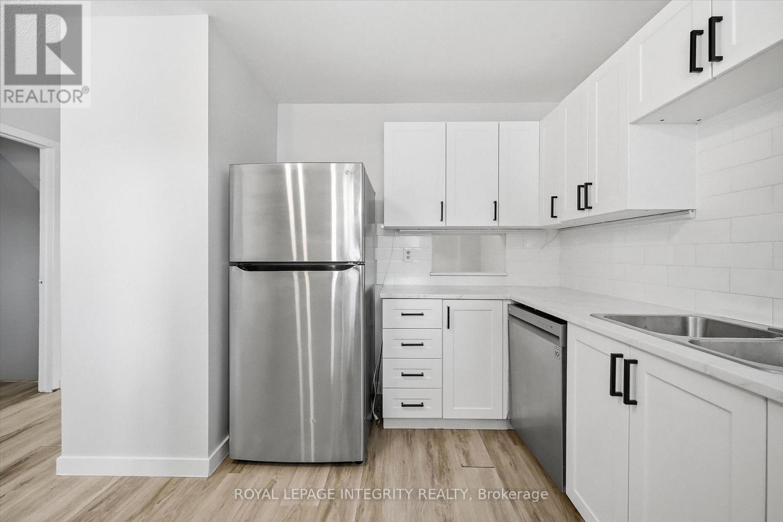 5 - 228 Millroad Way, Ottawa, Ontario  K1E 2C9 - Photo 5 - X12853794