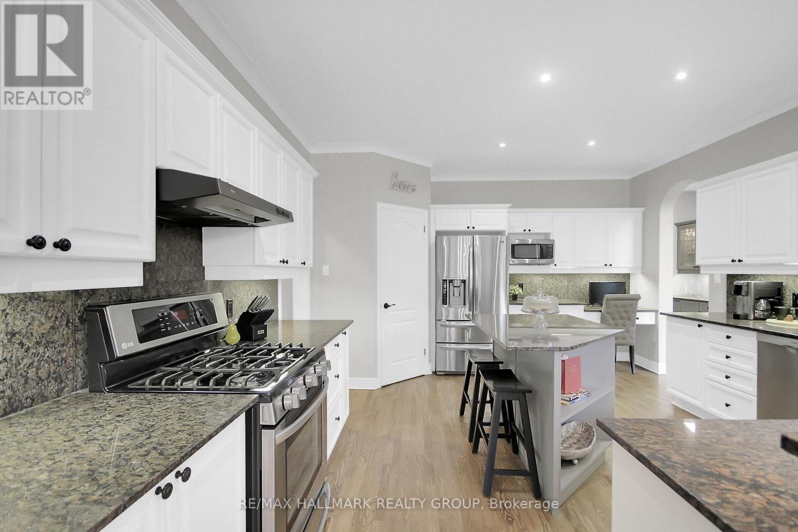 13 Beechgrove Gardens, Ottawa, Ontario  K2S 1W5 - Photo 12 - X12853870