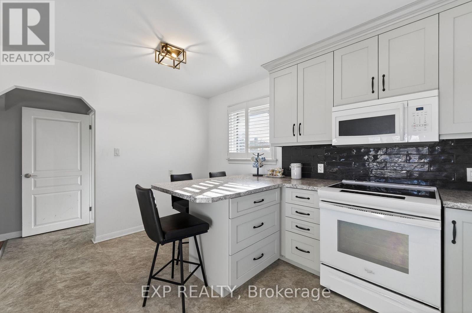 55 Parkdale Drive, Thorold, Ontario  L2V 2N7 - Photo 12 - X12853820