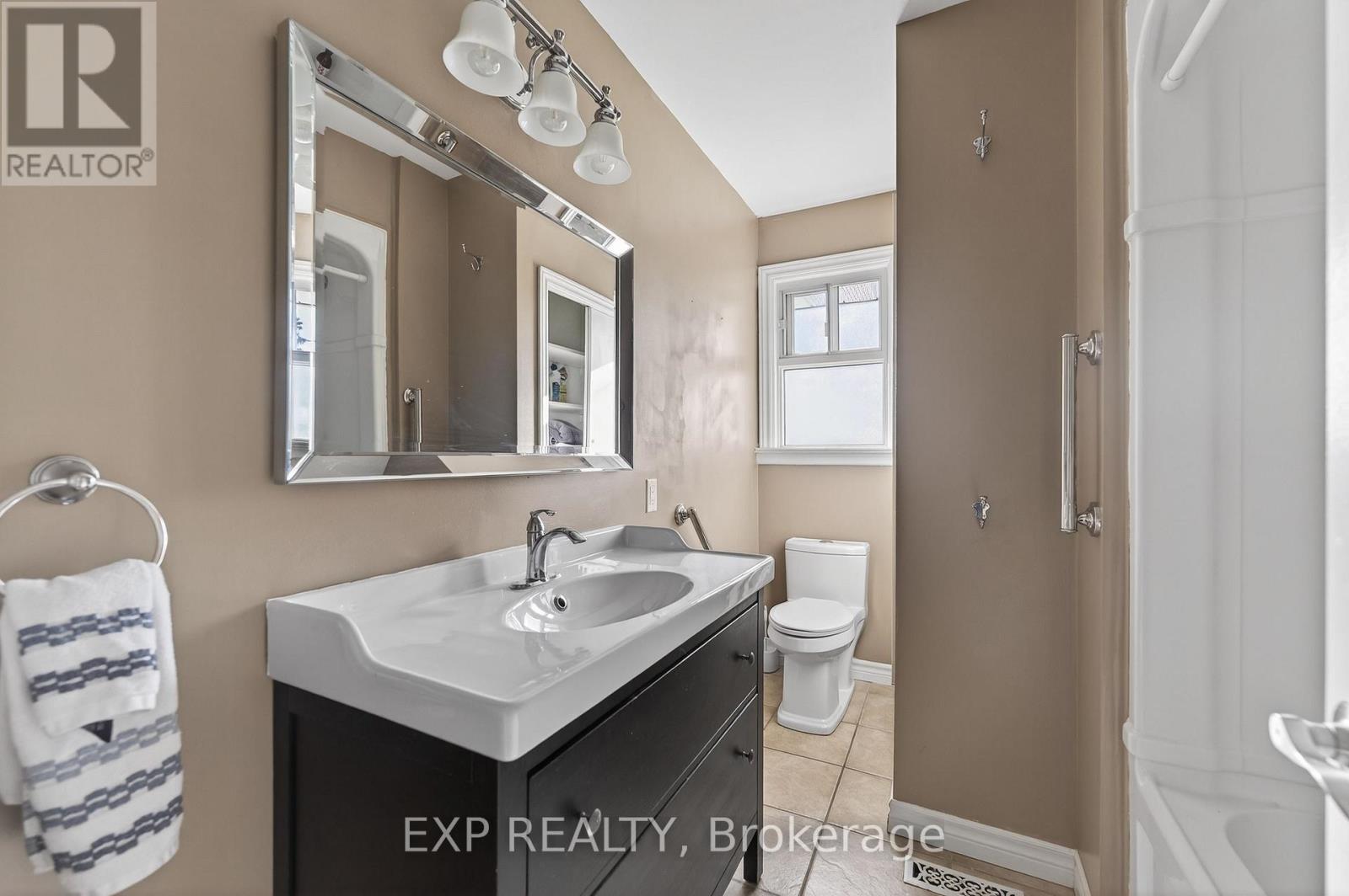 55 Parkdale Drive, Thorold, Ontario  L2V 2N7 - Photo 18 - X12853820