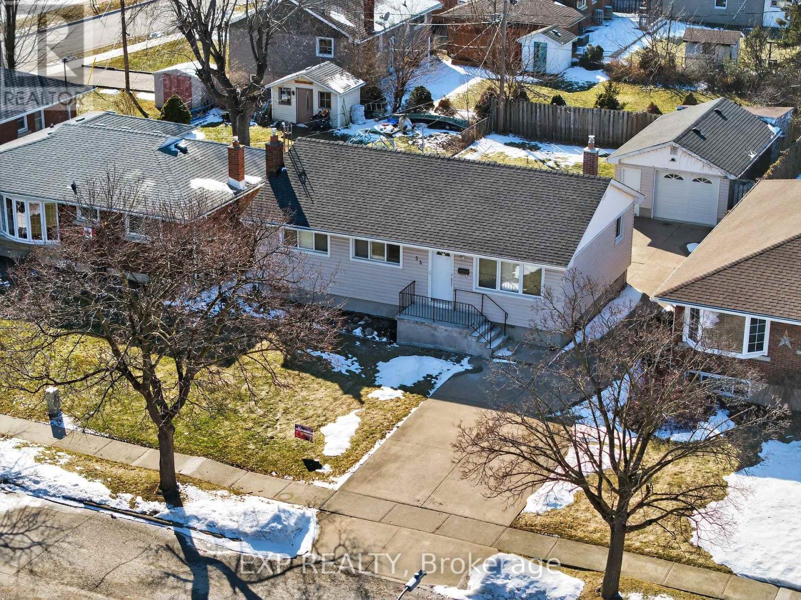 55 Parkdale Drive, Thorold, Ontario  L2V 2N7 - Photo 2 - X12853820