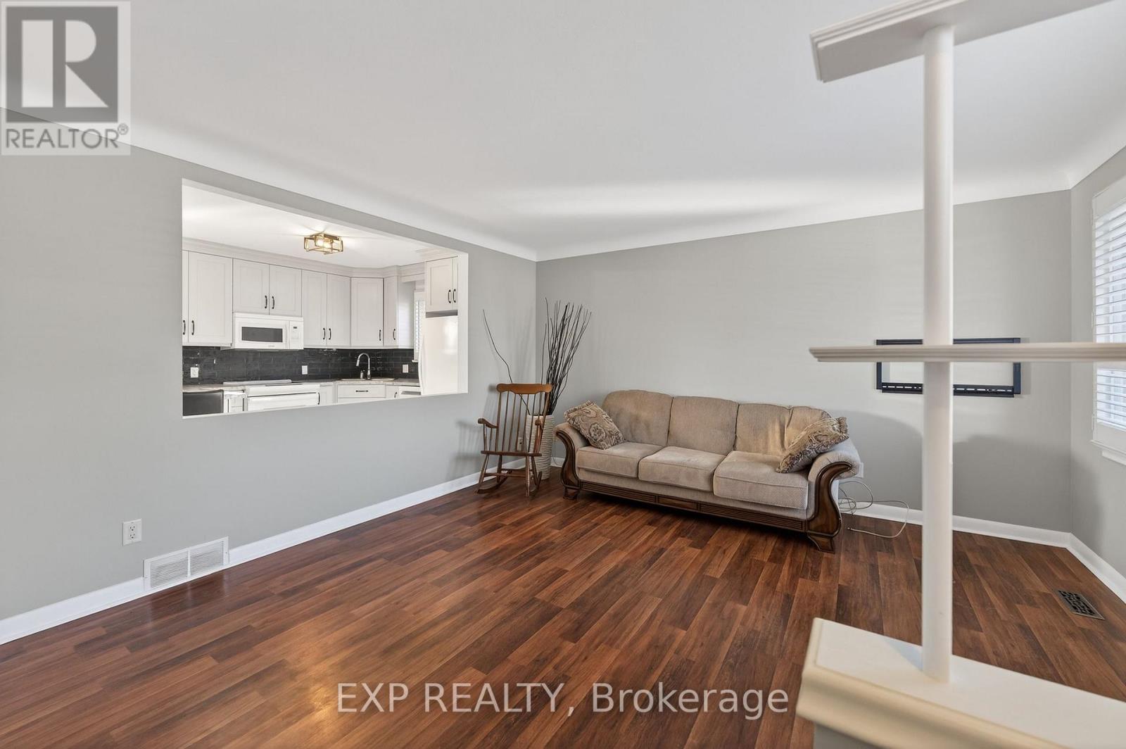 55 Parkdale Drive, Thorold, Ontario  L2V 2N7 - Photo 8 - X12853820