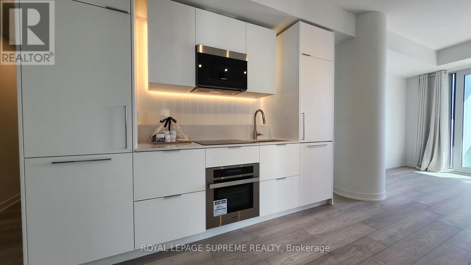 418 - 1 Fairview Road E, Mississauga (Mississauga Valleys), Ontario  L5A 0B4 - Photo 3 - W12807996