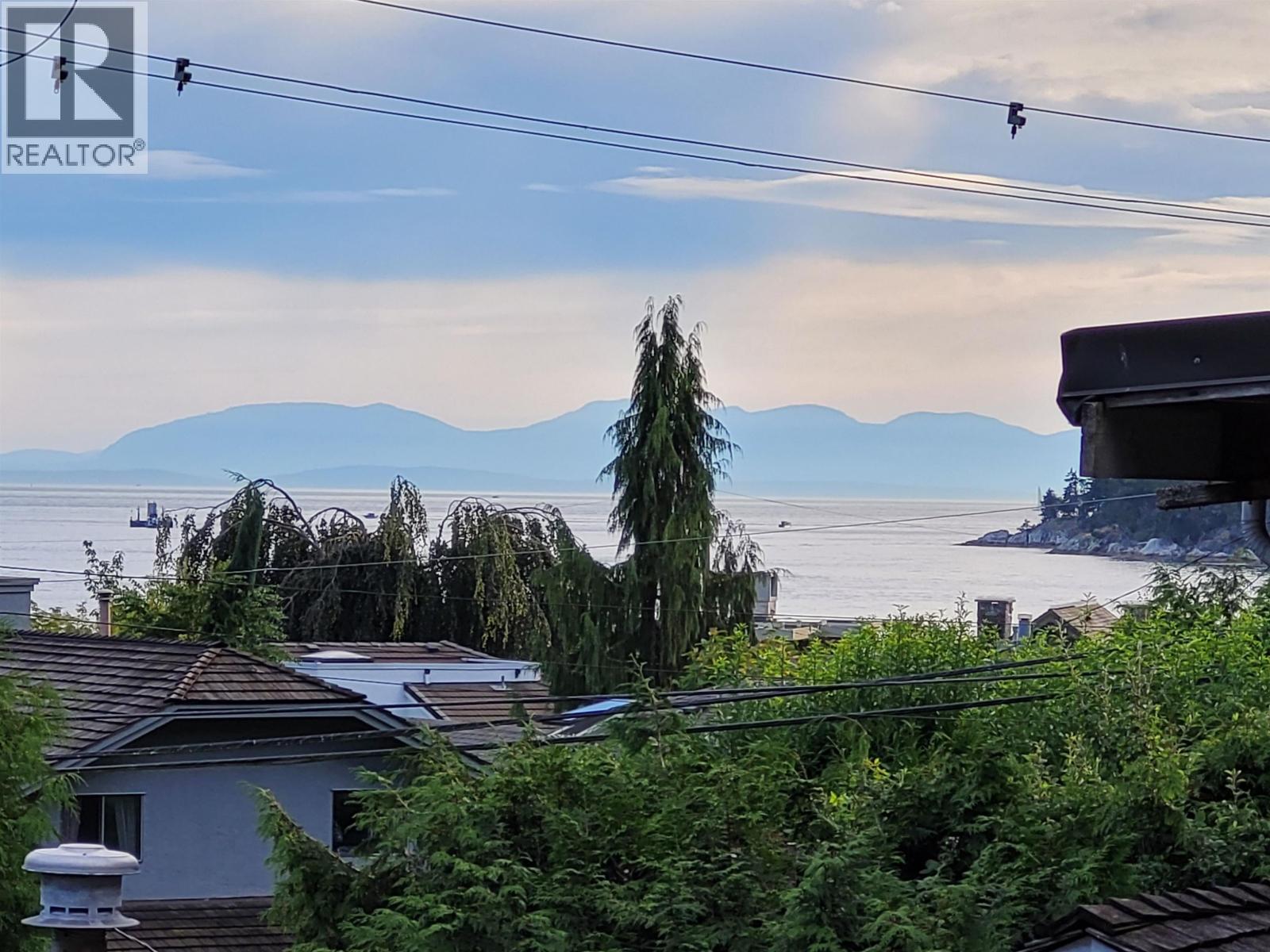 4405 Marine Drive, West Vancouver, British Columbia  V7W 1N8 - Photo 3 - R3096897