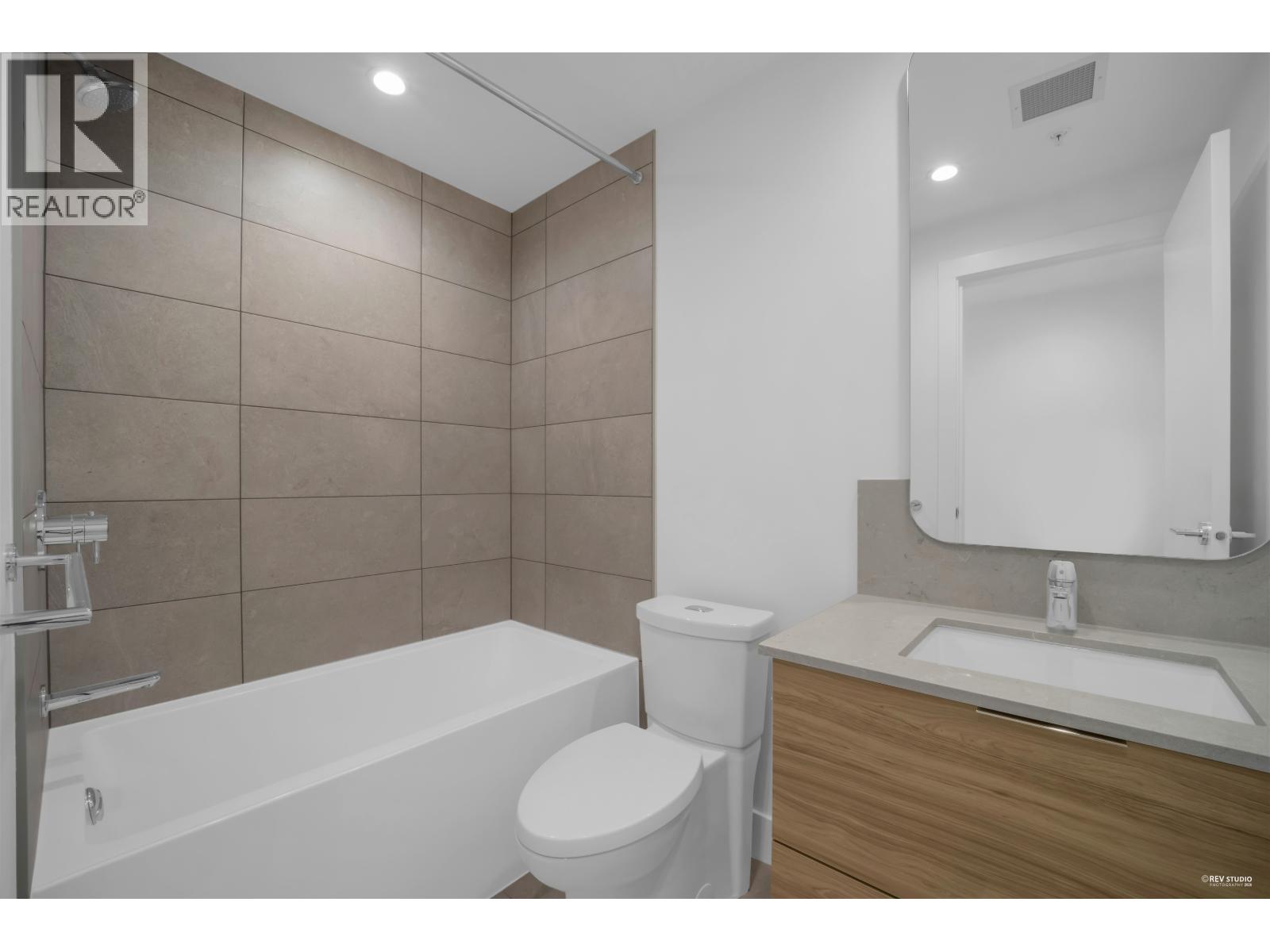 607 2385 Emery Court, North Vancouver, British Columbia  V7J 0E8 - Photo 4 - R3096908