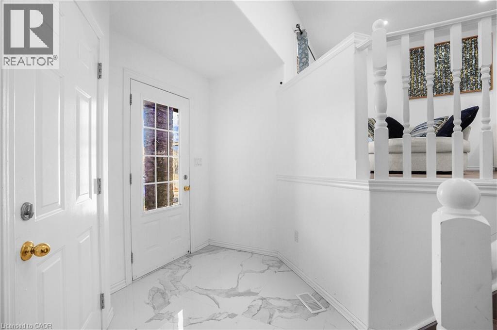 8 Bradley Lane, Brantford, Ontario  N3T 6R5 - Photo 3 - 40810026