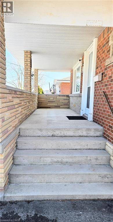 111 Castlefield Drive, Hamilton, Ontario  L8T 3R1 - Photo 3 - 40808772