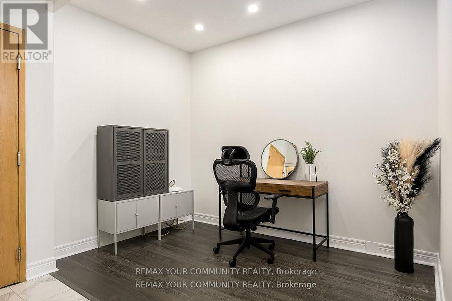 111 - 48 Suncrest Boulevard, Markham, Ontario  L3T 7Y6 - Photo 7 - N12853716