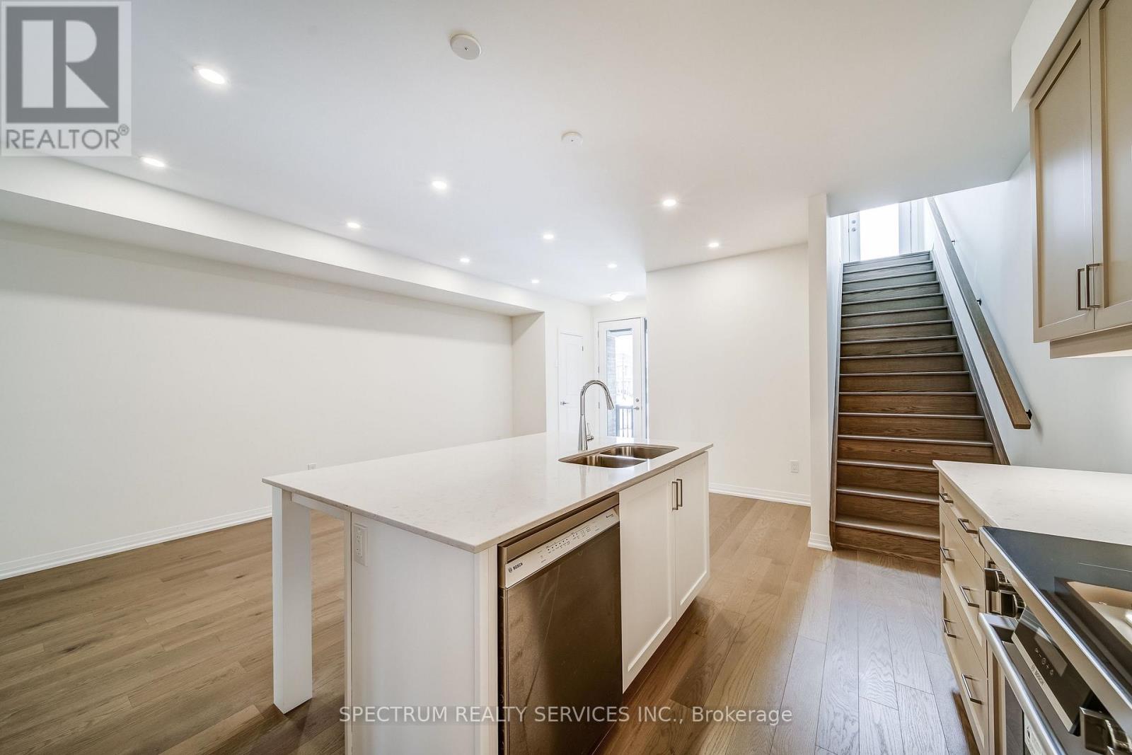 132 Adario Crescent, Vaughan (Vellore Village), Ontario  L4H 4P7 - Photo 10 - N12853762