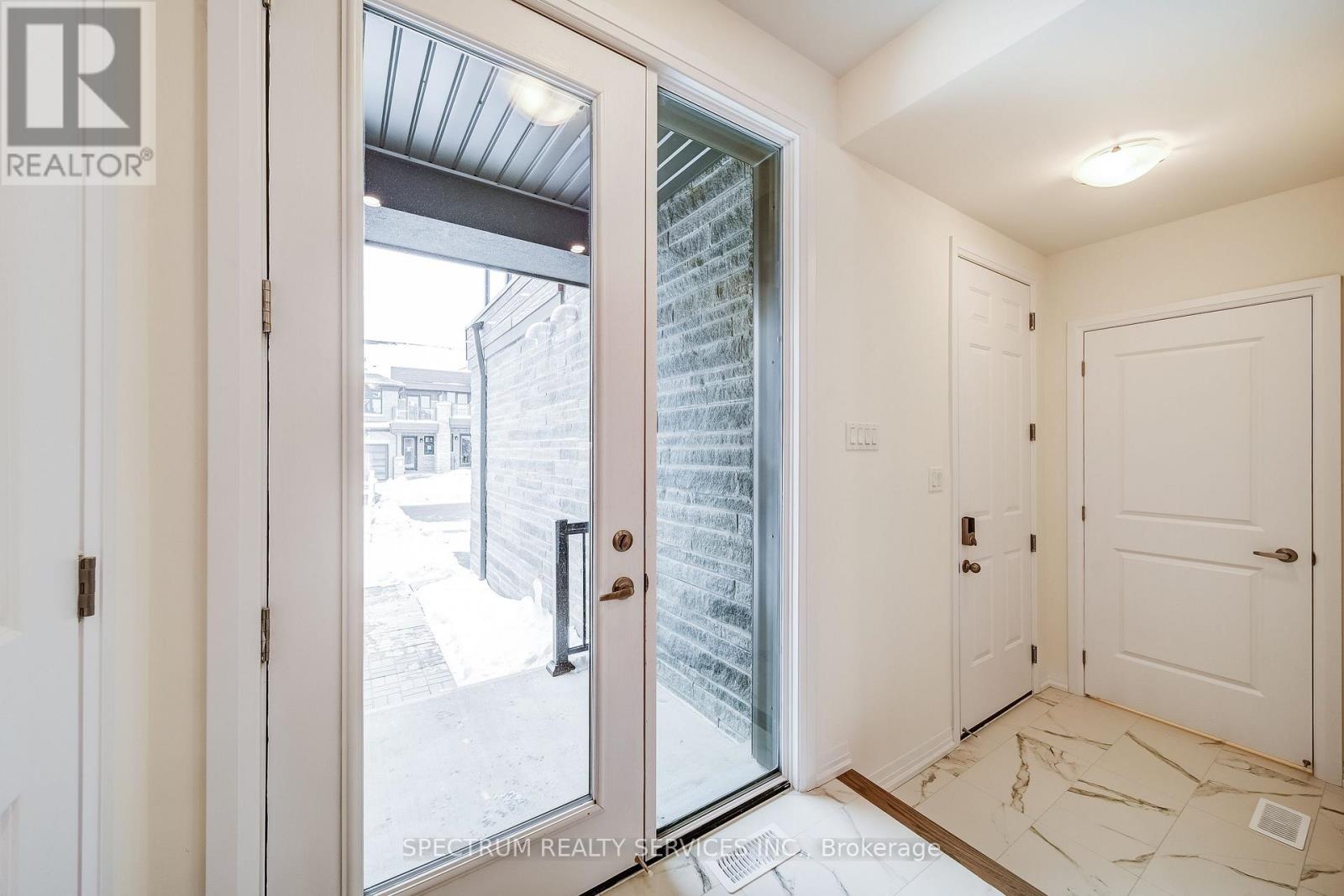 132 Adario Crescent, Vaughan (Vellore Village), Ontario  L4H 4P7 - Photo 4 - N12853762