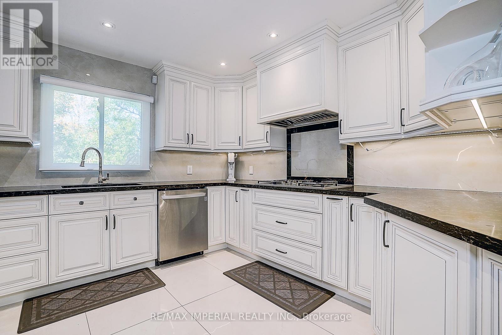 50 Kings Cross Avenue, Richmond Hill (Bayview Hill), Ontario  L4B 2S9 - Photo 20 - N12853876