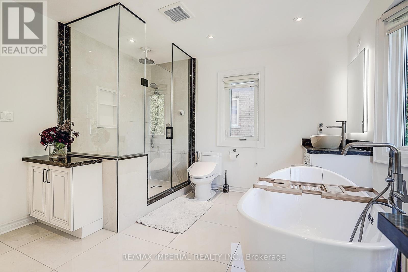 50 Kings Cross Avenue, Richmond Hill (Bayview Hill), Ontario  L4B 2S9 - Photo 24 - N12853876