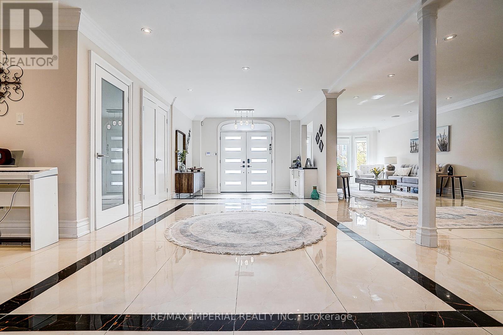 50 Kings Cross Avenue, Richmond Hill (Bayview Hill), Ontario  L4B 2S9 - Photo 5 - N12853876