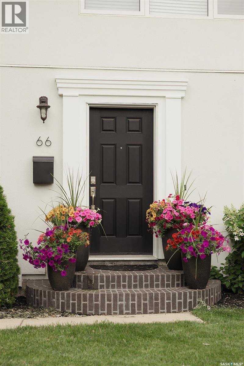 66 Murphy Crescent, Saskatoon, Saskatchewan  S7J 2T4 - Photo 2 - SK029855