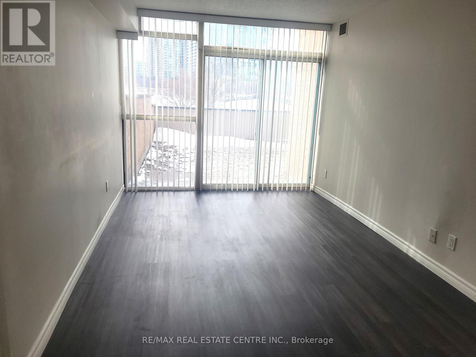 209 - 285 Enfield Place, Mississauga, Ontario  L5B 4L8 - Photo 14 - W12853790