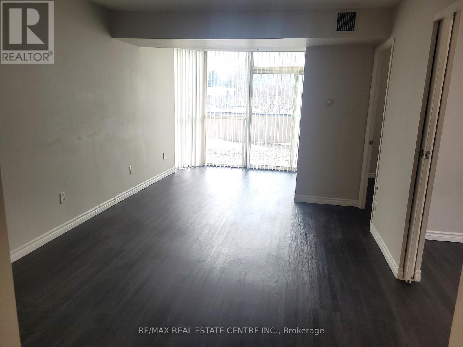 209 - 285 Enfield Place, Mississauga, Ontario  L5B 4L8 - Photo 9 - W12853790