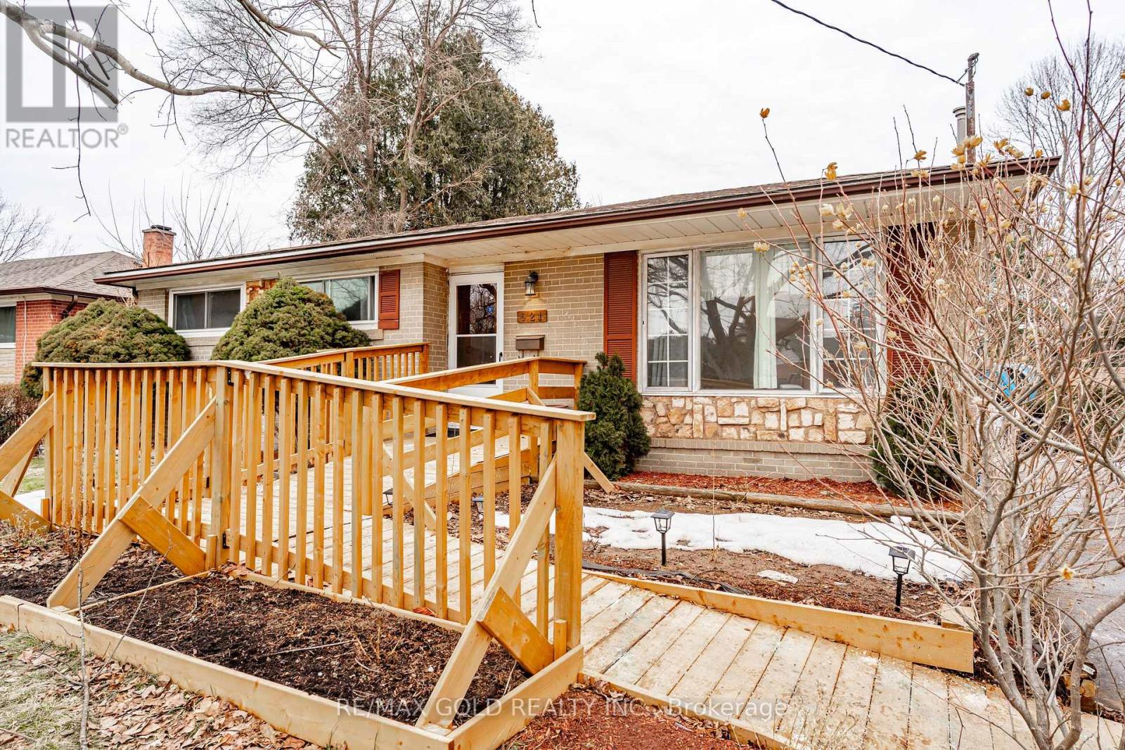 521 Sandbrook Road, Oakville (Wo West), Ontario  L6L 4M6 - Photo 3 - W12853862