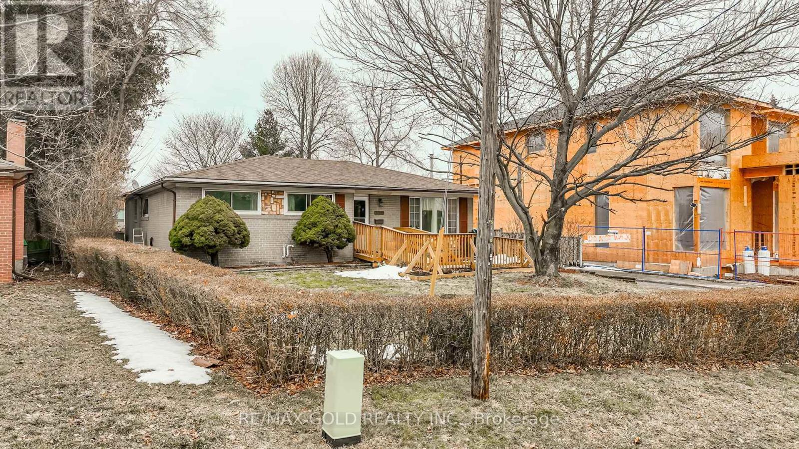 521 Sandbrook Road, Oakville (Wo West), Ontario  L6L 4M6 - Photo 41 - W12853862