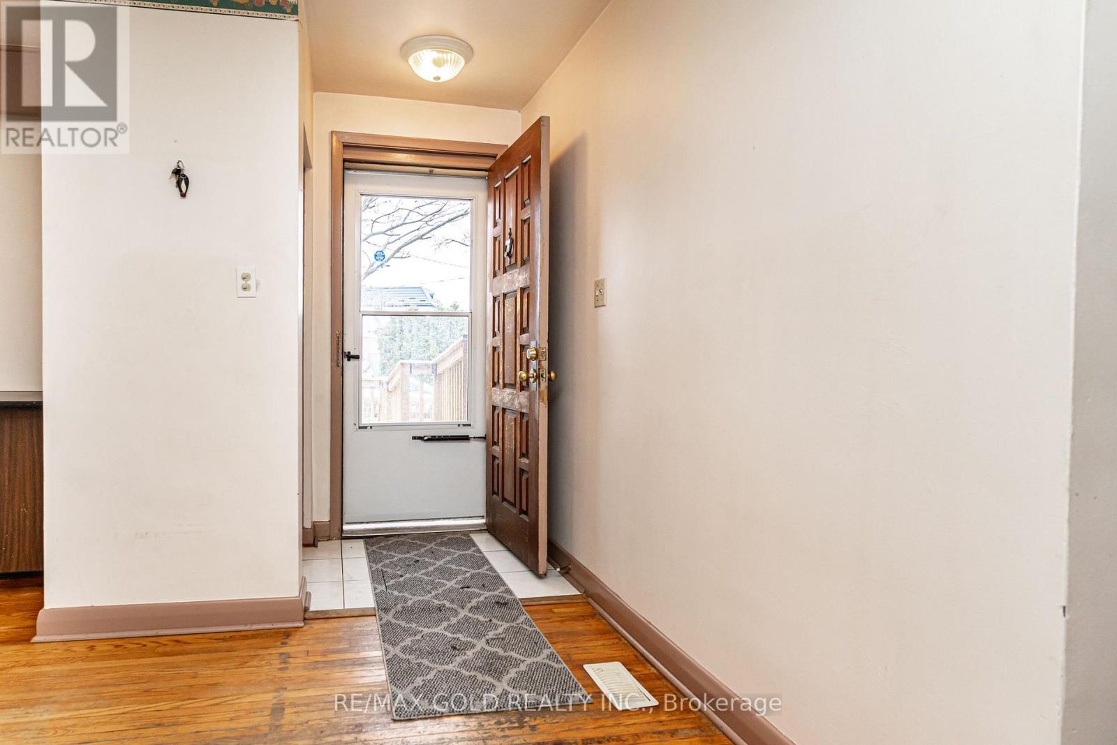 521 Sandbrook Road, Oakville (Wo West), Ontario  L6L 4M6 - Photo 6 - W12853862