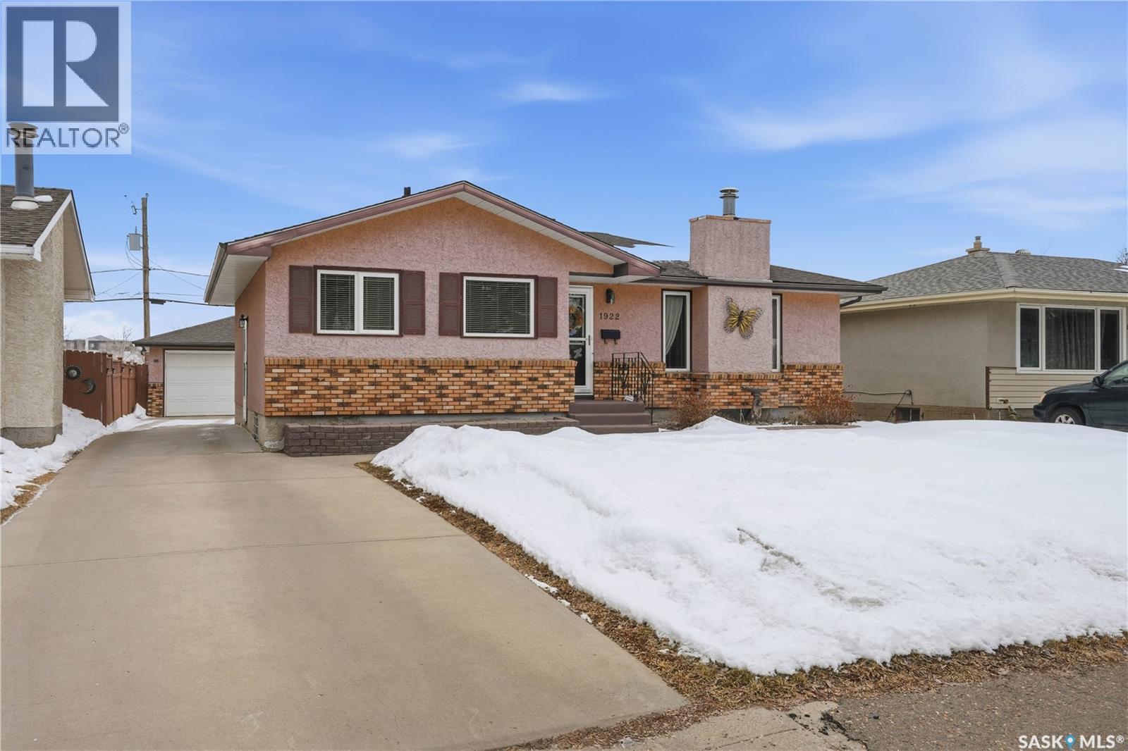 1922 8th Avenue N, Regina, Saskatchewan  S4R 0G6 - Photo 2 - SK029863