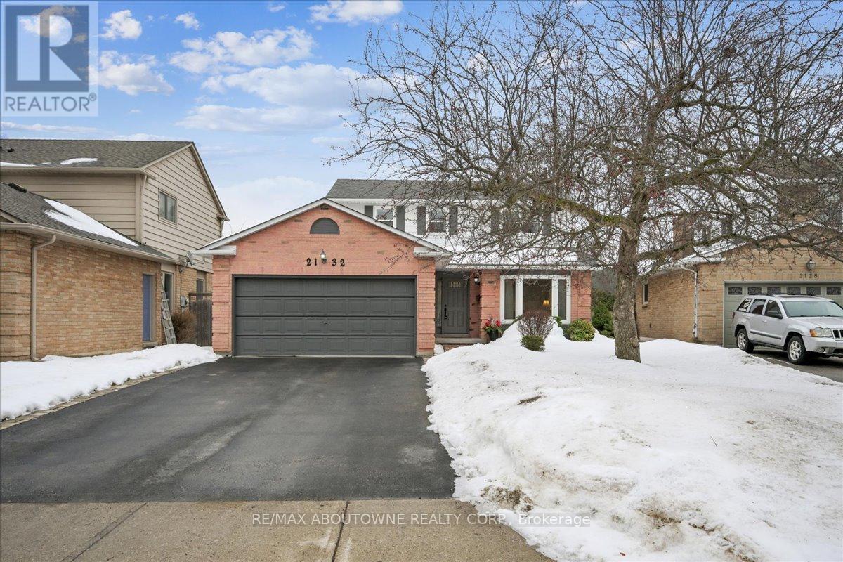 2132 Argon Court, Burlington, Ontario  L7R 4E6 - Photo 2 - W12853108