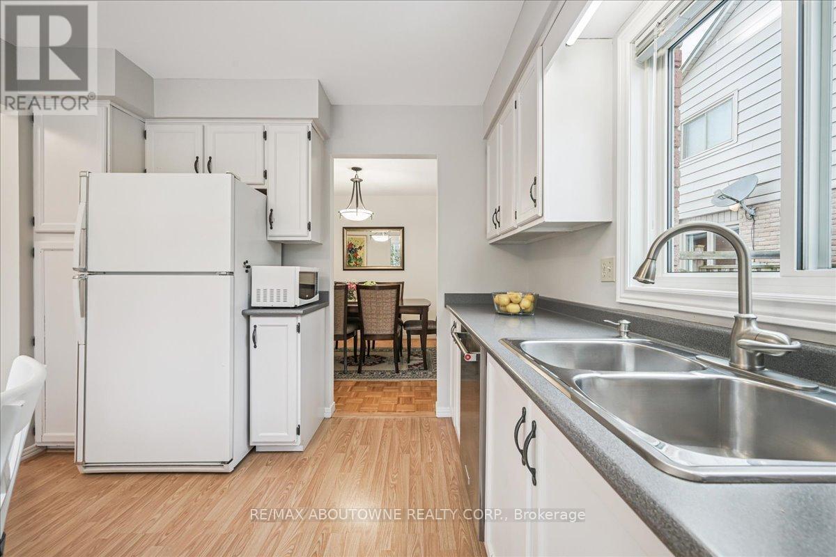 2132 Argon Court, Burlington, Ontario  L7R 4E6 - Photo 21 - W12853108