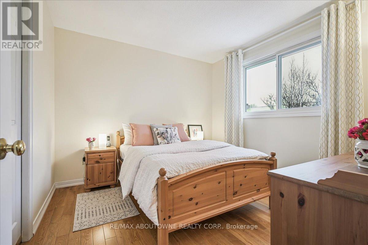 2132 Argon Court, Burlington, Ontario  L7R 4E6 - Photo 27 - W12853108