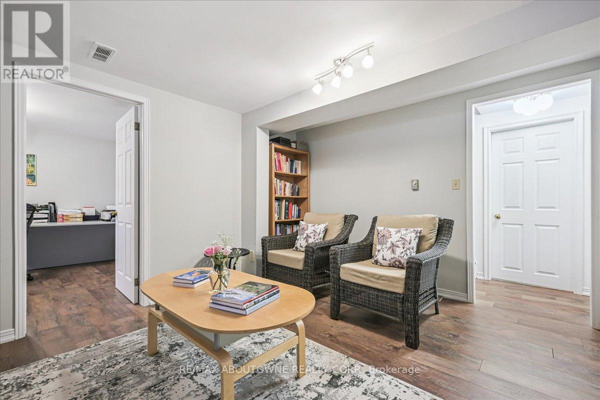 2132 Argon Court, Burlington, Ontario  L7R 4E6 - Photo 32 - W12853108