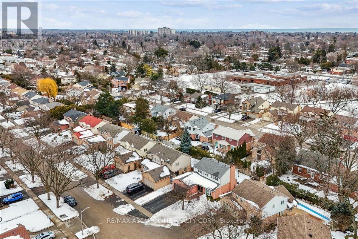 2132 Argon Court, Burlington, Ontario  L7R 4E6 - Photo 45 - W12853108