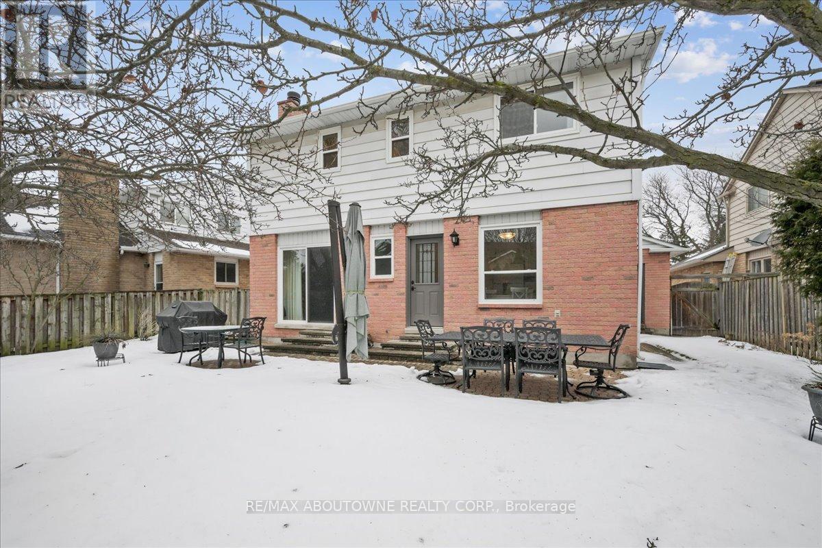 2132 Argon Court, Burlington, Ontario  L7R 4E6 - Photo 36 - W12853108