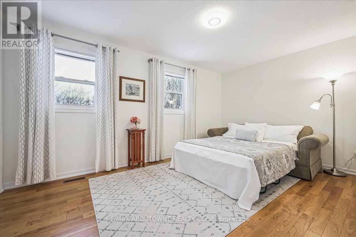 2132 Argon Court, Burlington, Ontario  L7R 4E6 - Photo 28 - W12853108