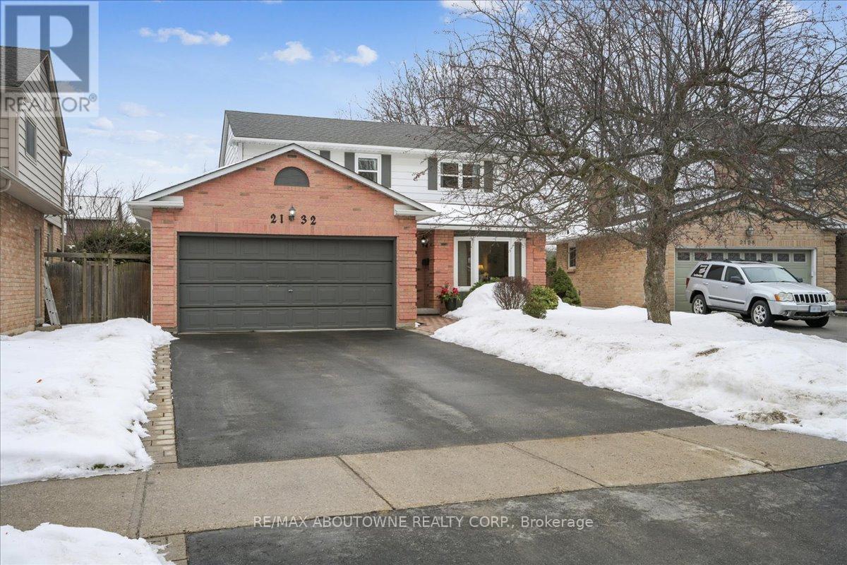 2132 Argon Court, Burlington, Ontario  L7R 4E6 - Photo 3 - W12853108