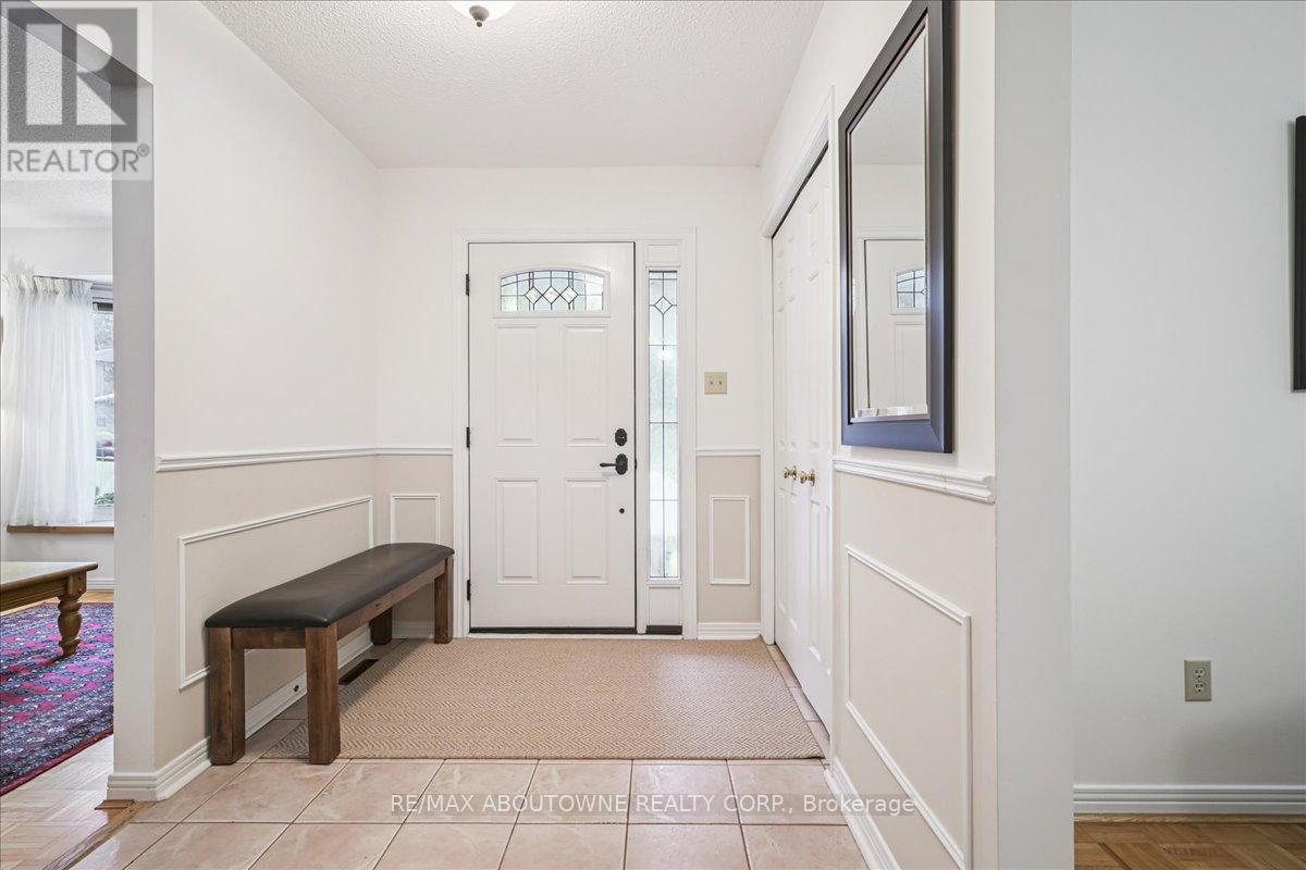 2132 Argon Court, Burlington, Ontario  L7R 4E6 - Photo 7 - W12853108