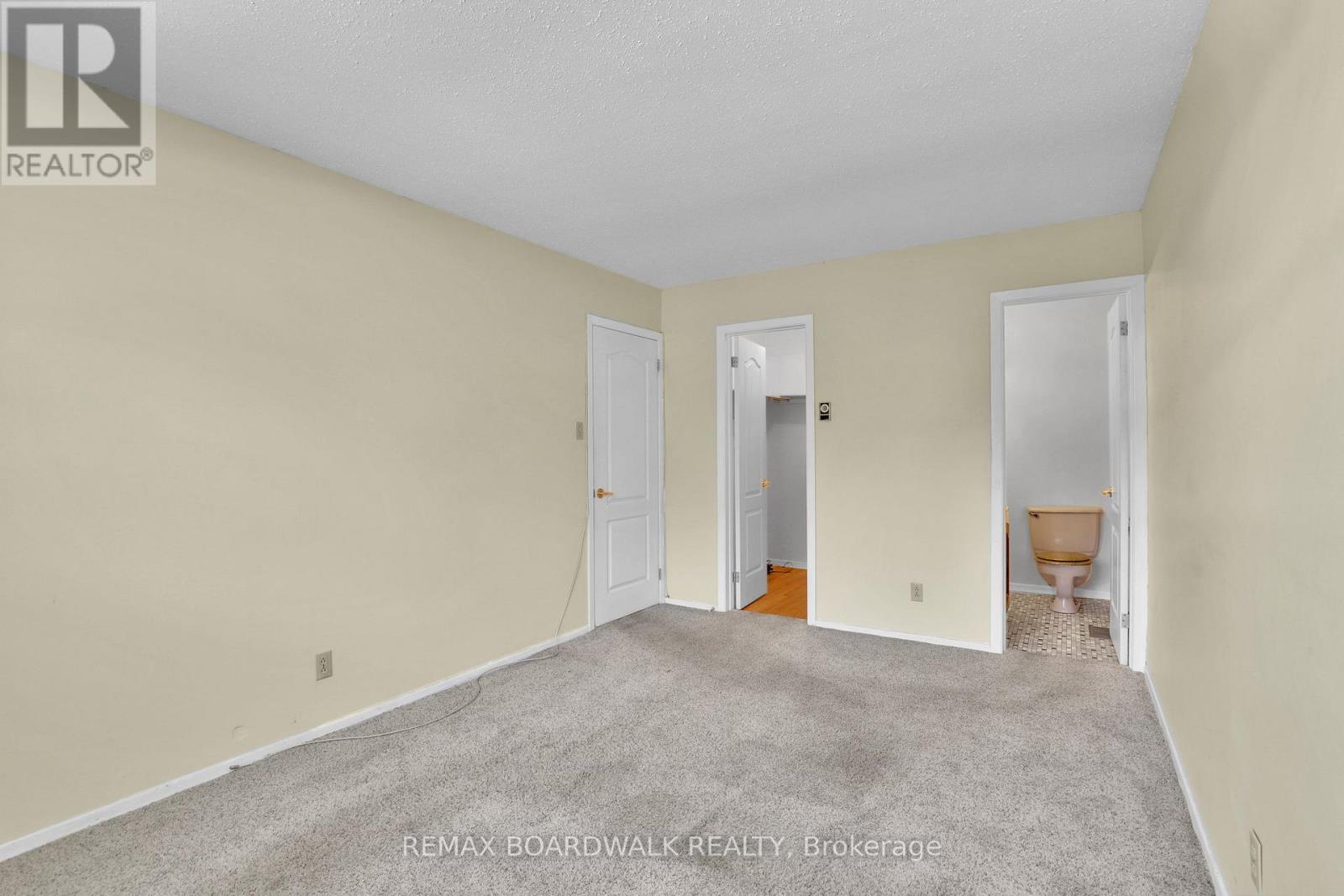 116 Old Colony Road, Ottawa, Ontario  K2L 1M2 - Photo 20 - X12849386