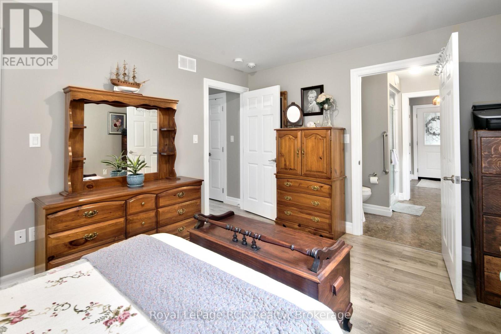 121 Brown's Lane, Georgian Bluffs, Ontario  N0H 2K0 - Photo 27 - X12854018