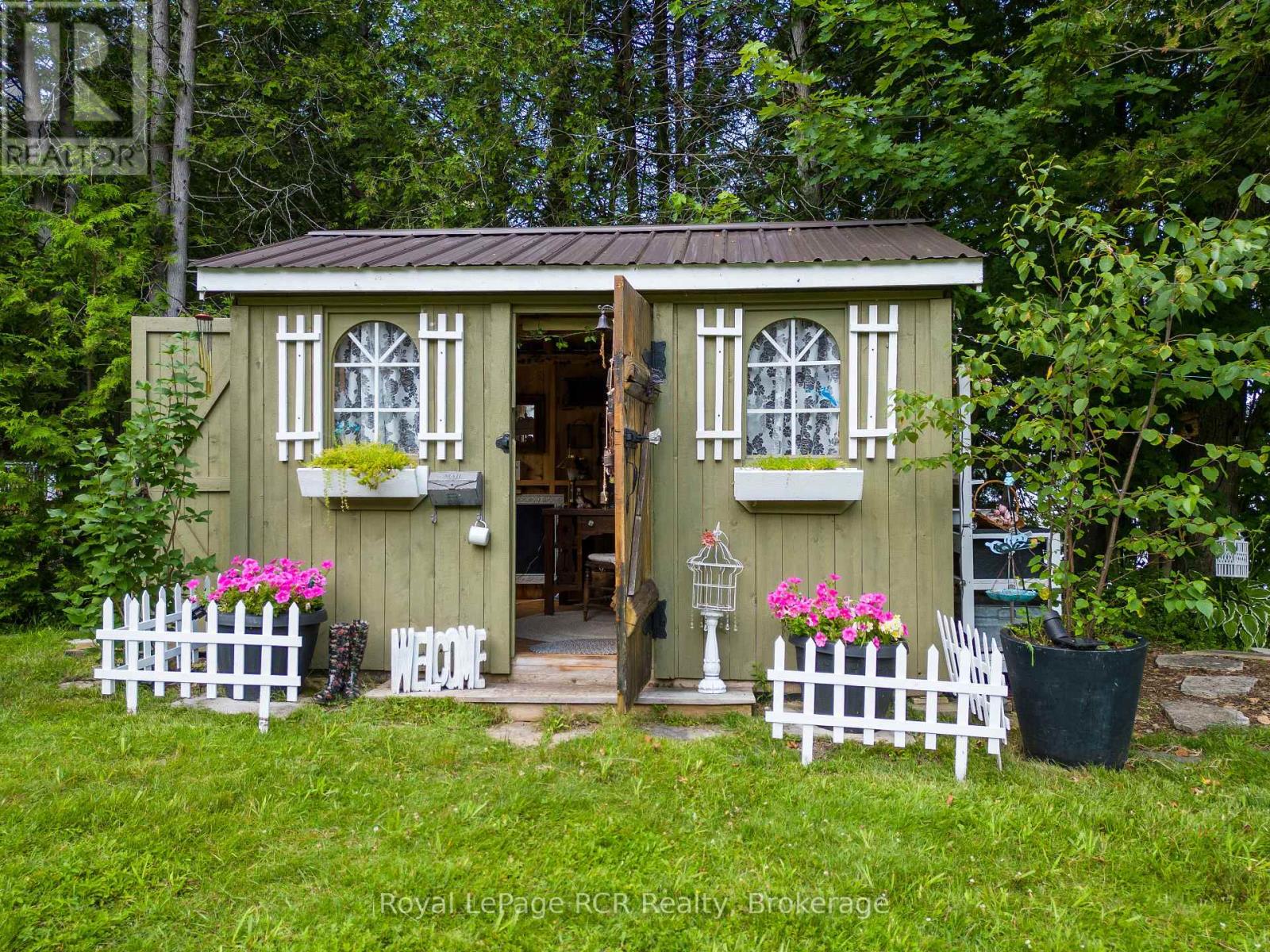 121 Brown's Lane, Georgian Bluffs, Ontario  N0H 2K0 - Photo 38 - X12854018