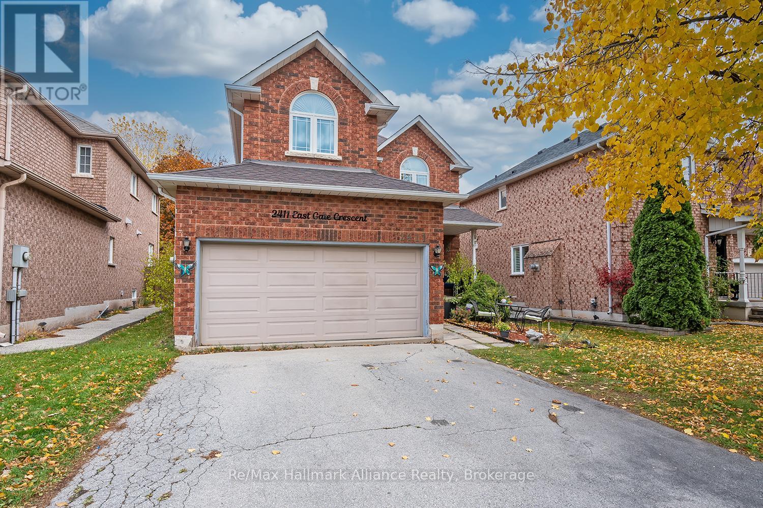 2411 East Gate Crescent, Oakville, Ontario  L6H 6L1 - Photo 4 - W12854198