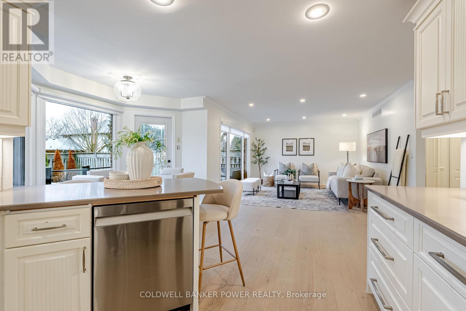 Photo 16 of 50 for 333 Sunnyside Crescent